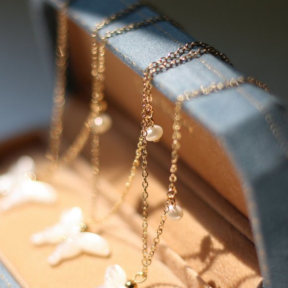 NEW 18K Gold Plated Mother of Pearl Butterfly Fresh Water Pearl Drop Necklace - Picture 3 of 13